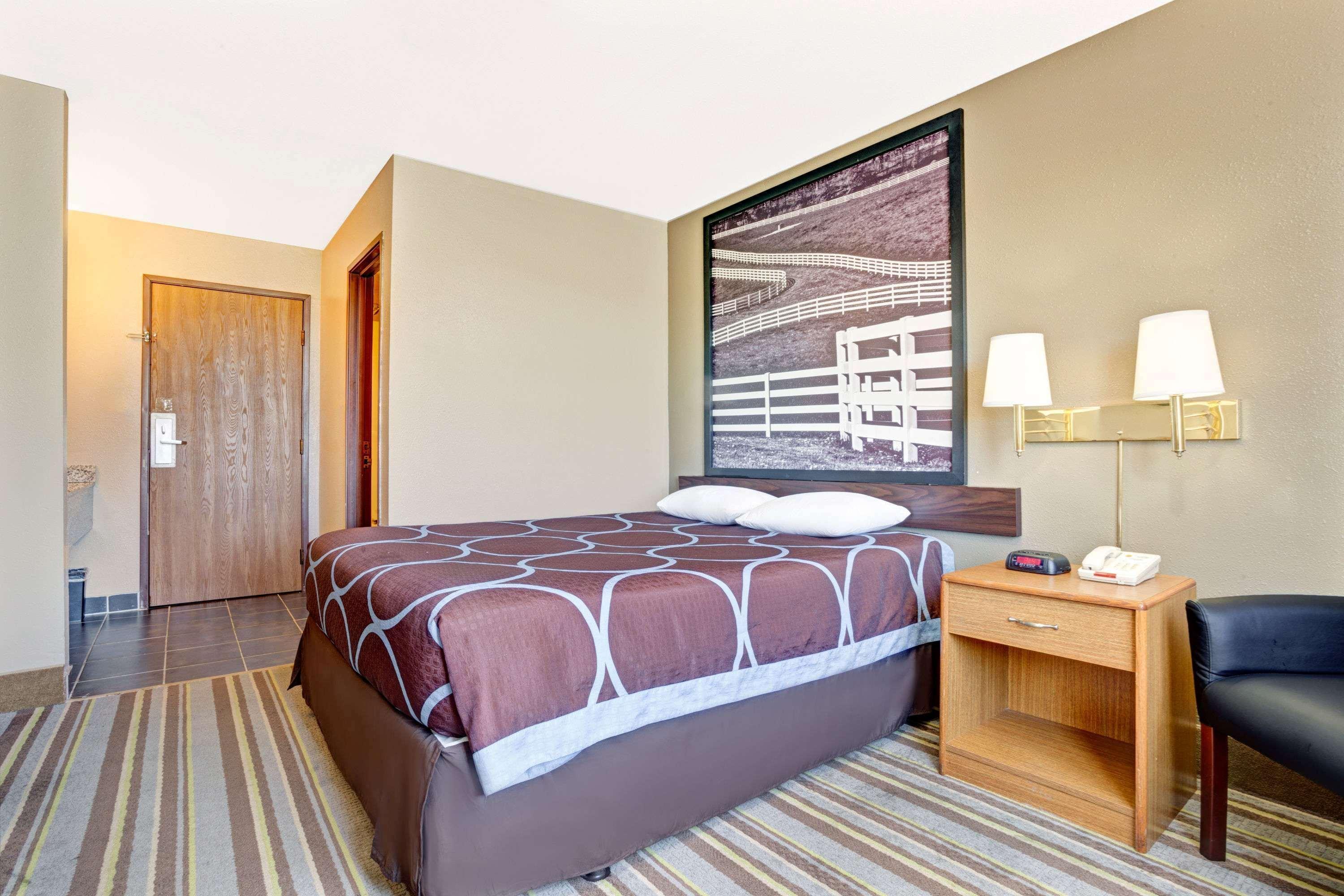 Super 8 By Wyndham Louisville Airport Exteriör bild