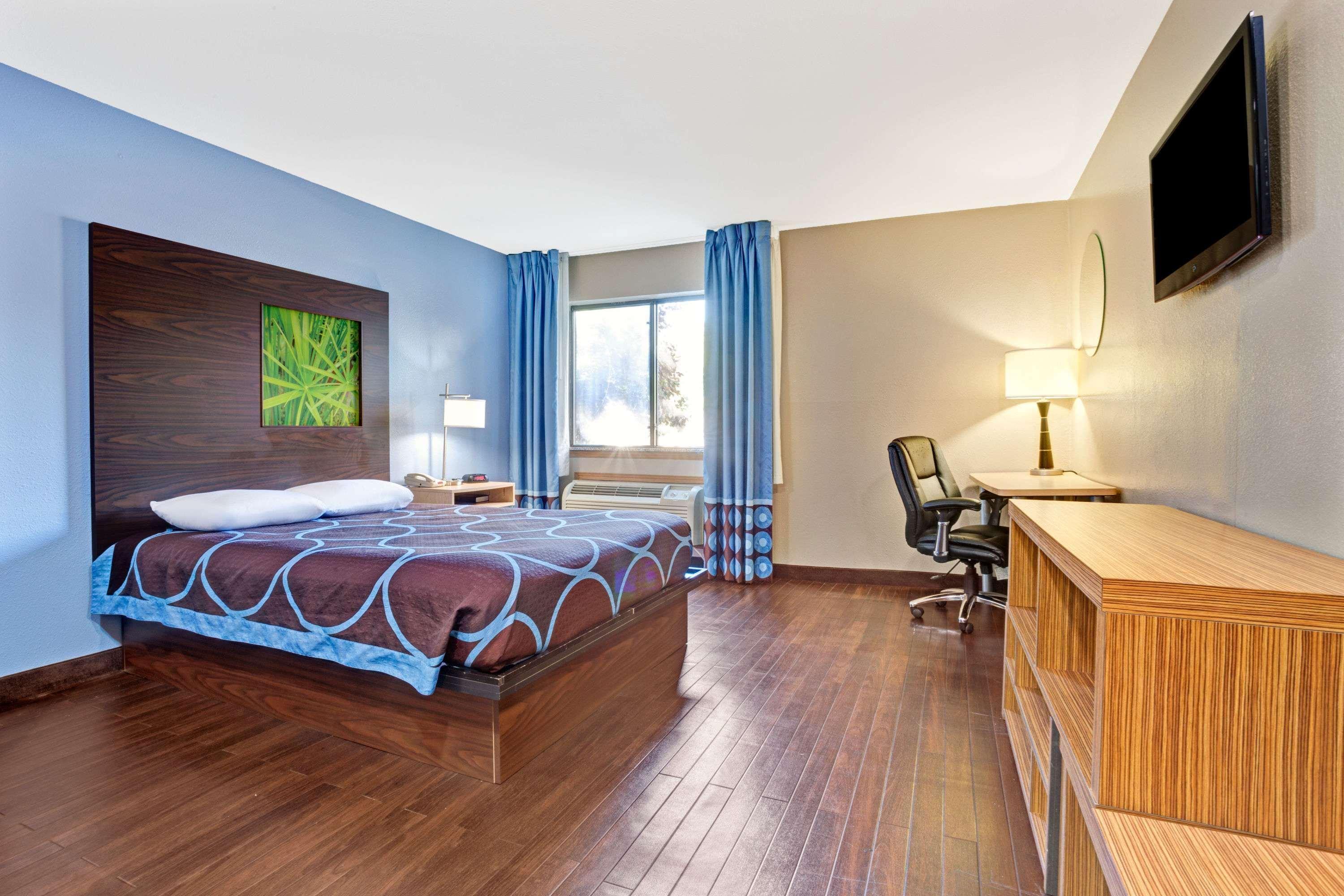 Super 8 By Wyndham Louisville Airport Exteriör bild