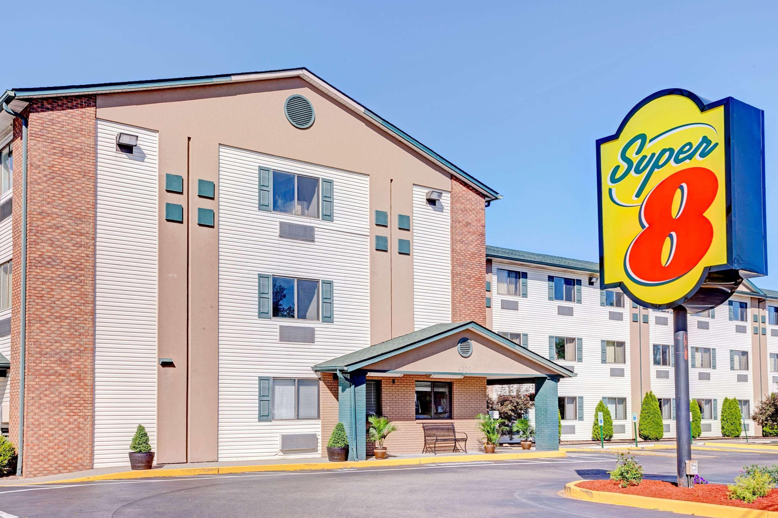 Super 8 By Wyndham Louisville Airport Exteriör bild