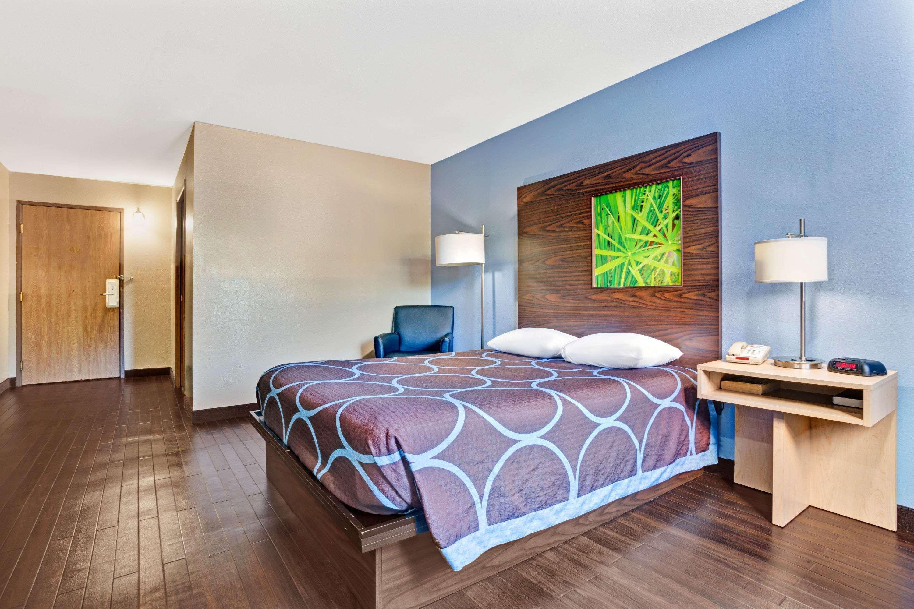 Super 8 By Wyndham Louisville Airport Exteriör bild