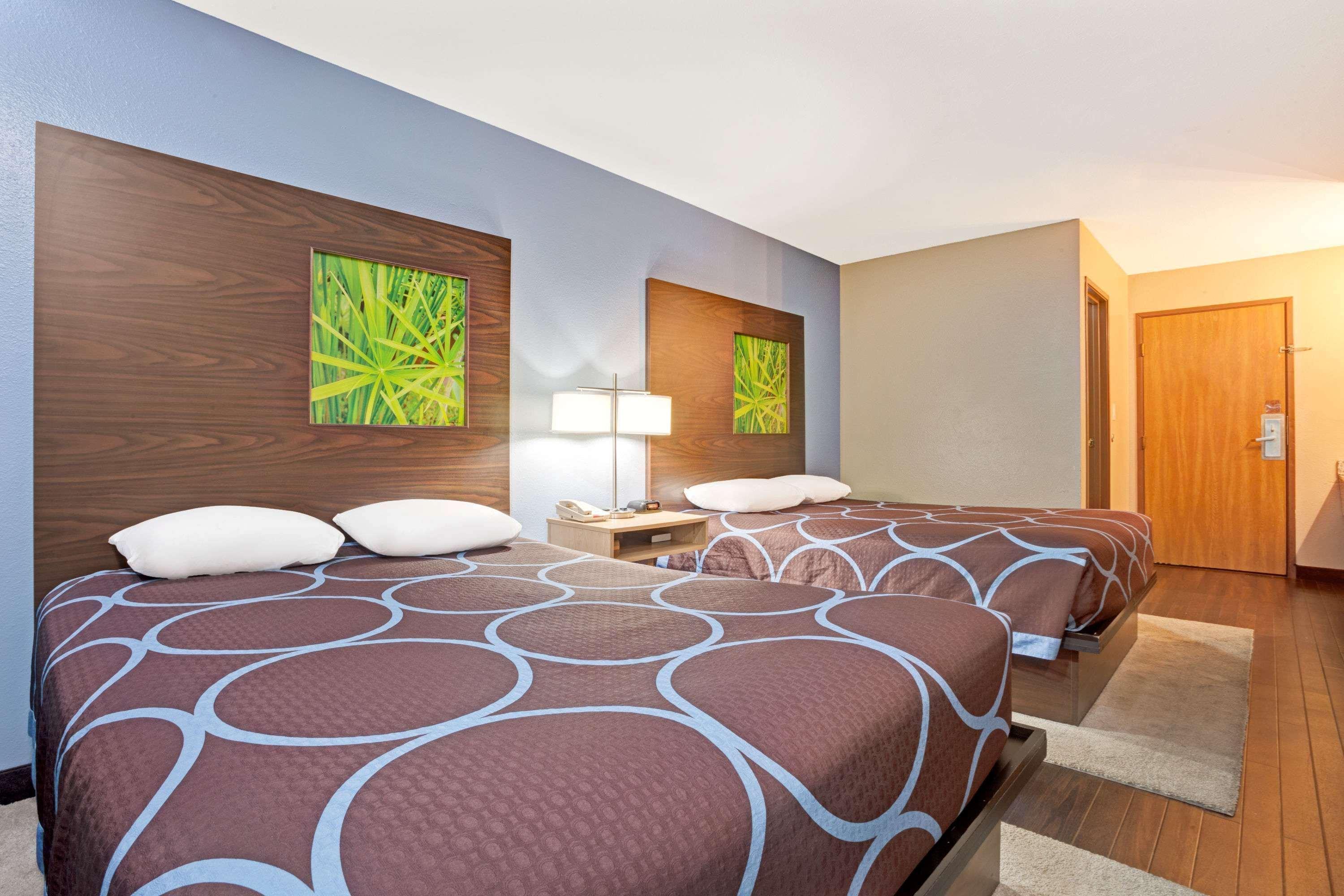 Super 8 By Wyndham Louisville Airport Exteriör bild