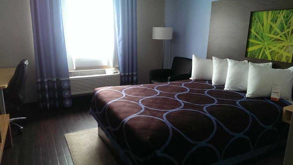 Super 8 By Wyndham Louisville Airport Exteriör bild